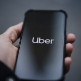 En Suisse, Uber entend continuer de se développer avec de nouveaux services comme Uber Pets, ou encore la commande de véhicule via l'application des transports publics comme en Arabie Saoudite. Cette offre est à l'étude dans les 6 à 12 prochains m...